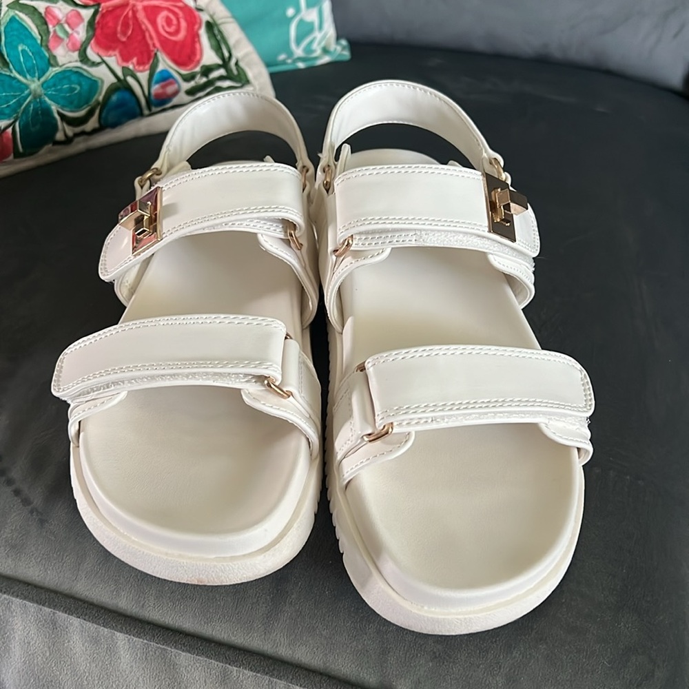 A New Day Jonie Sandals - Picture 2 of 4